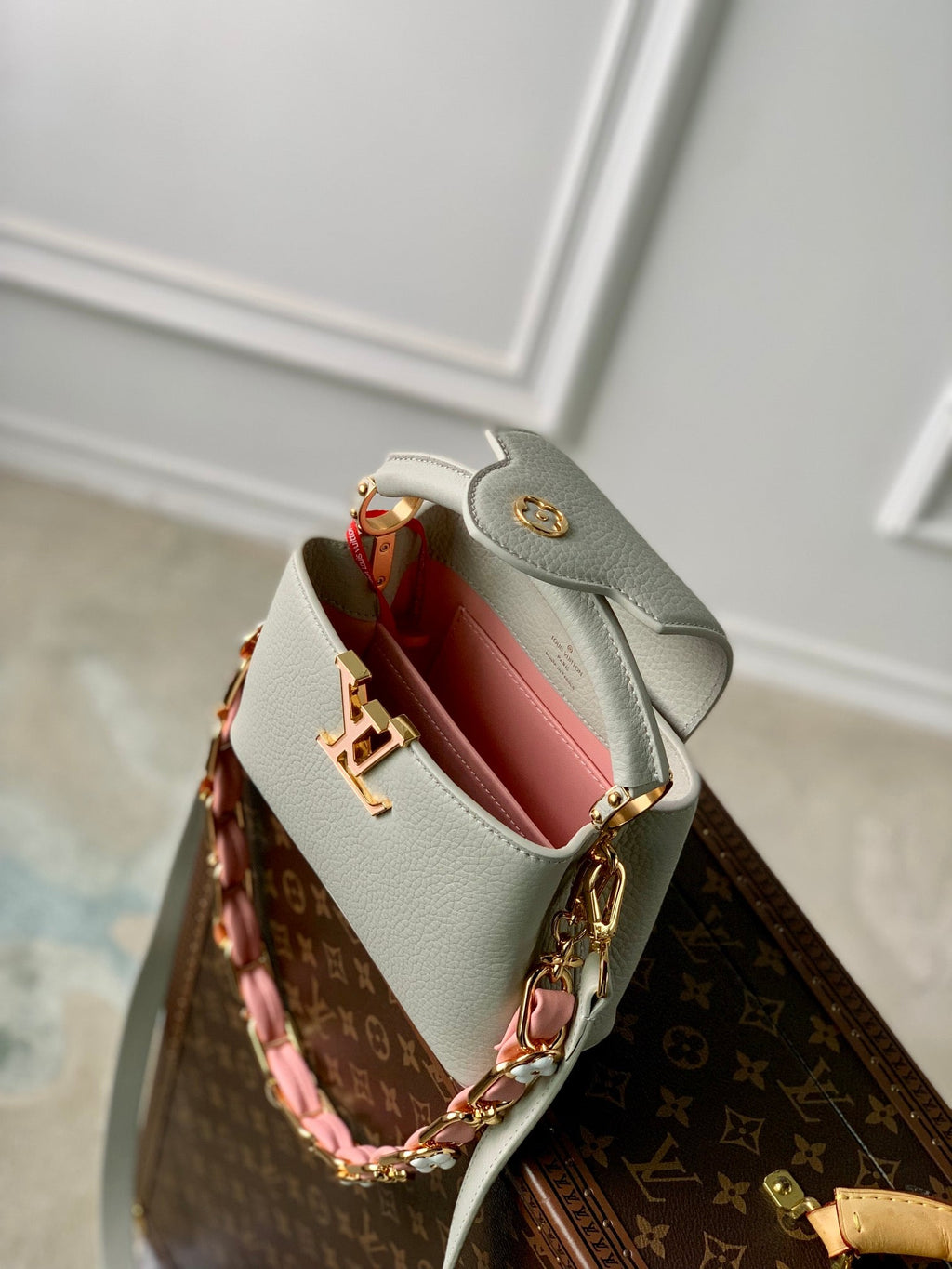 Louis Vuitton CAPUCINES MINI 21 ROCK GREY TAURILLON GOLD HARDWARE