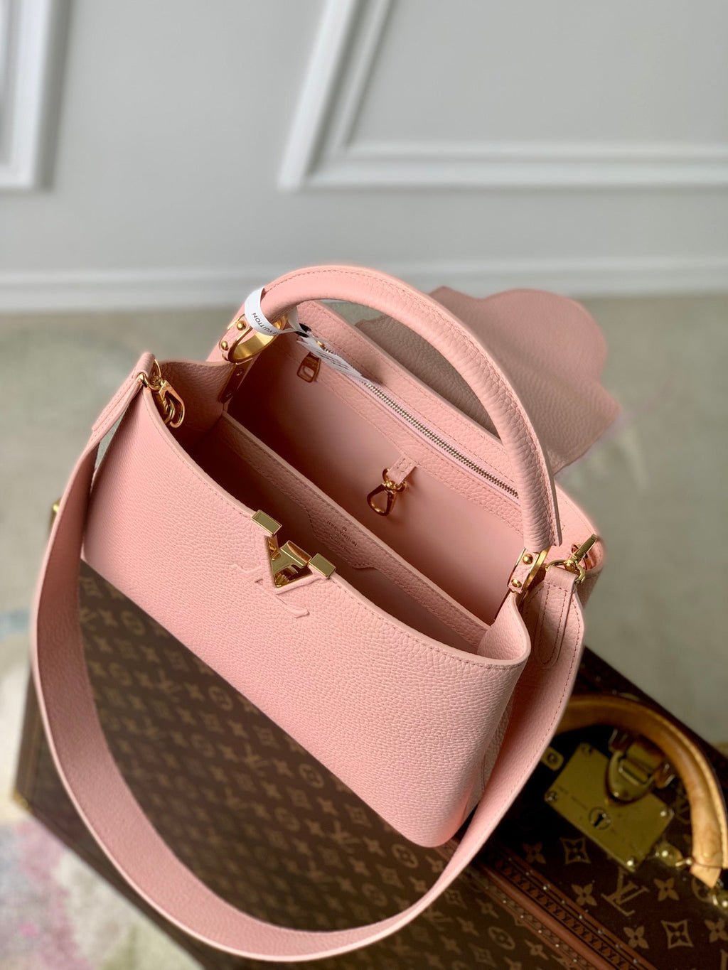 Louis Vuitton capucines mm 31.5 rose pink taurillon leather gold hardware
