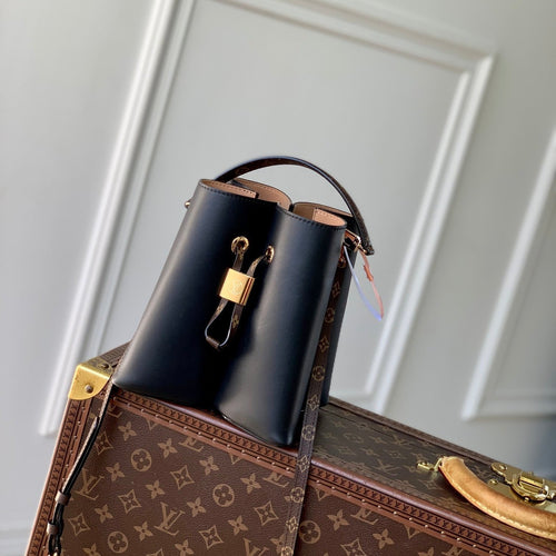Louis Vuitton BLOOM PM 21 IN BLACK CALFSKIN GOLD HARDWARE