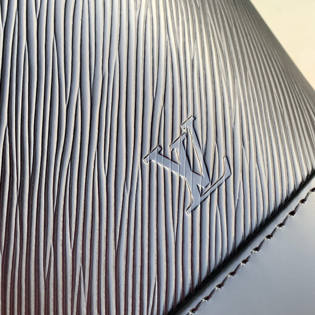 Louis Vuitton NOÉ MM 33 IN BLACK EPI LEATHER