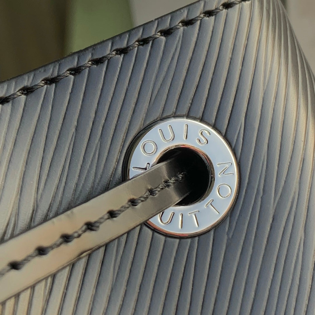 Louis Vuitton NOÉ MM 33 IN BLACK EPI LEATHER