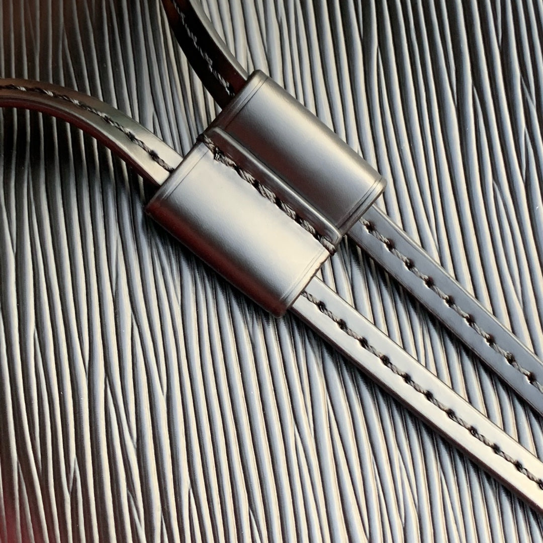 Louis Vuitton NOÉ MM 33 IN BLACK EPI LEATHER