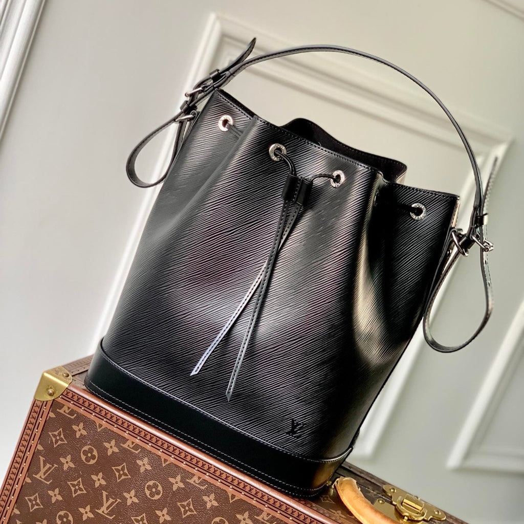 Louis Vuitton NOÉ MM 33 IN BLACK EPI LEATHER