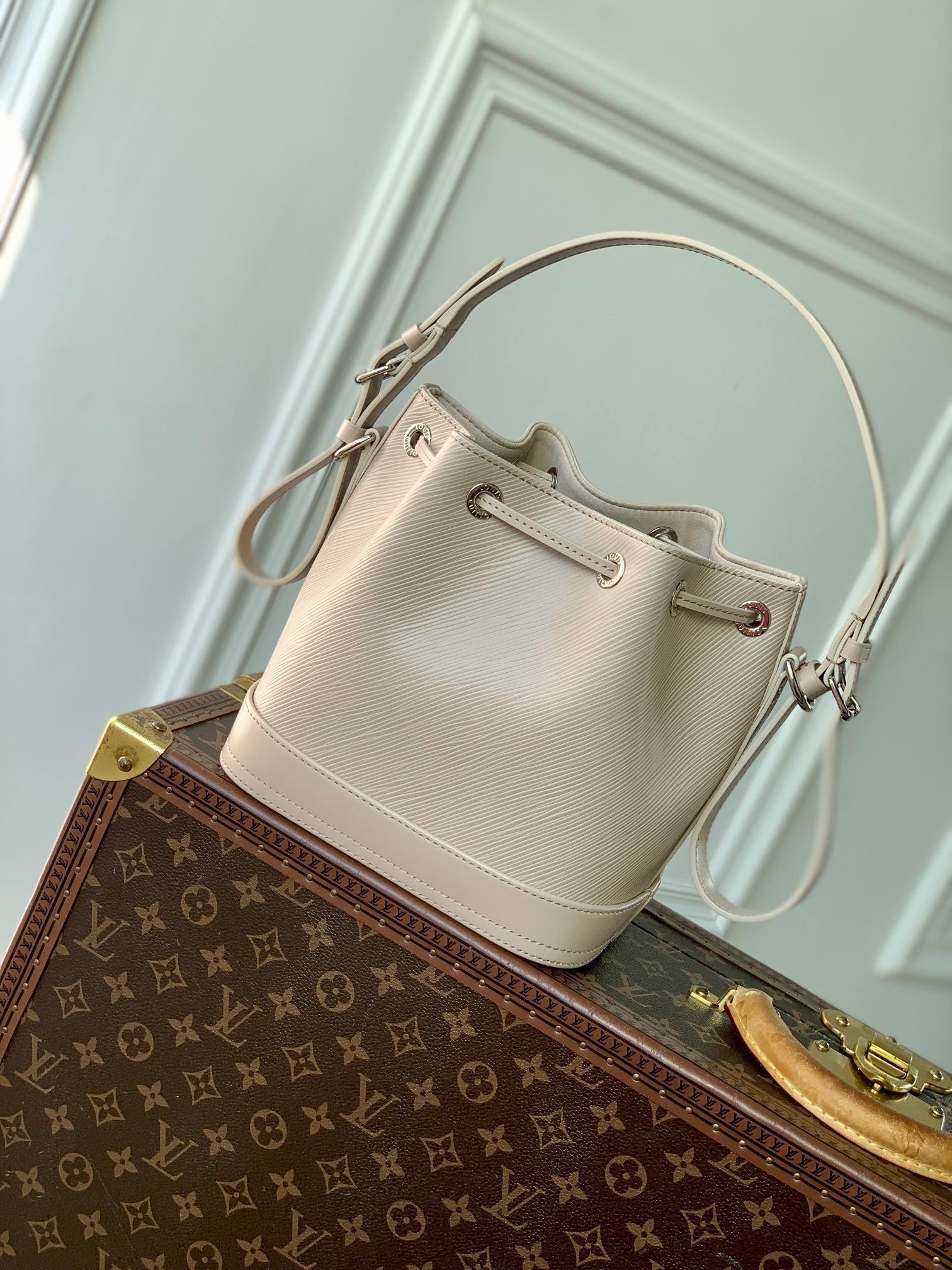 Louis Vuitton NOÉ BB 20 IN QUARTZ WHITE EPI LEATHER