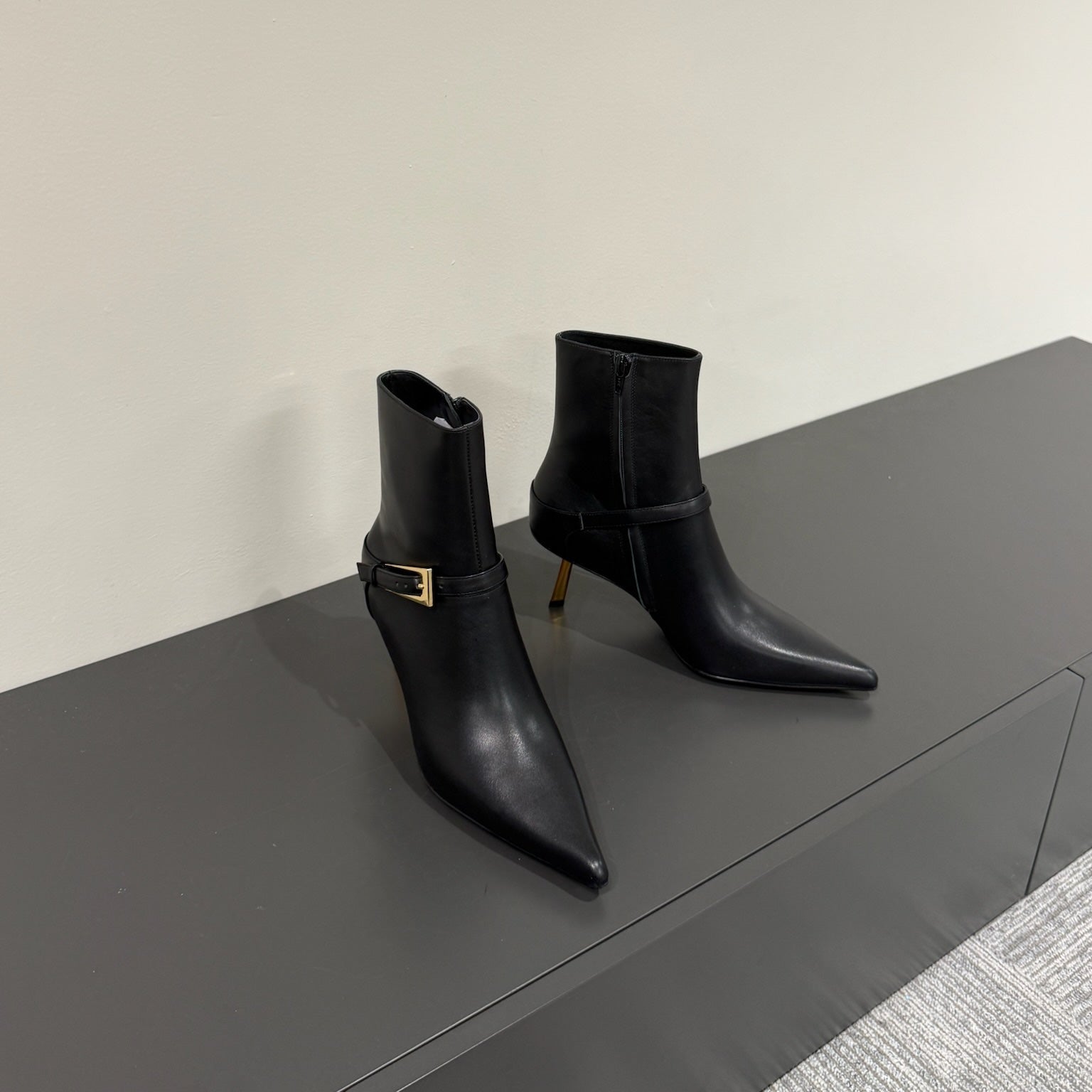 Saint Laurent LEE BOOTS IN BLACK SMOOTH CALFSKIN