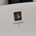 25C FLAP BAG 18 IN WHITE SHINY GRAINED CALFSKIN GOLD HARDWARE