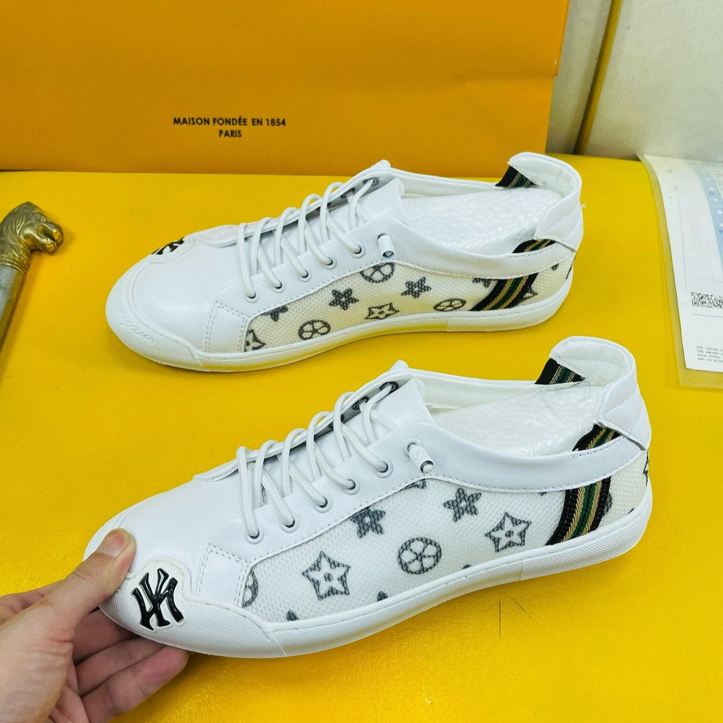Louis Vuitton SNEAKER WHITE MONOGRAM JACQUARD AND CALFSKIN