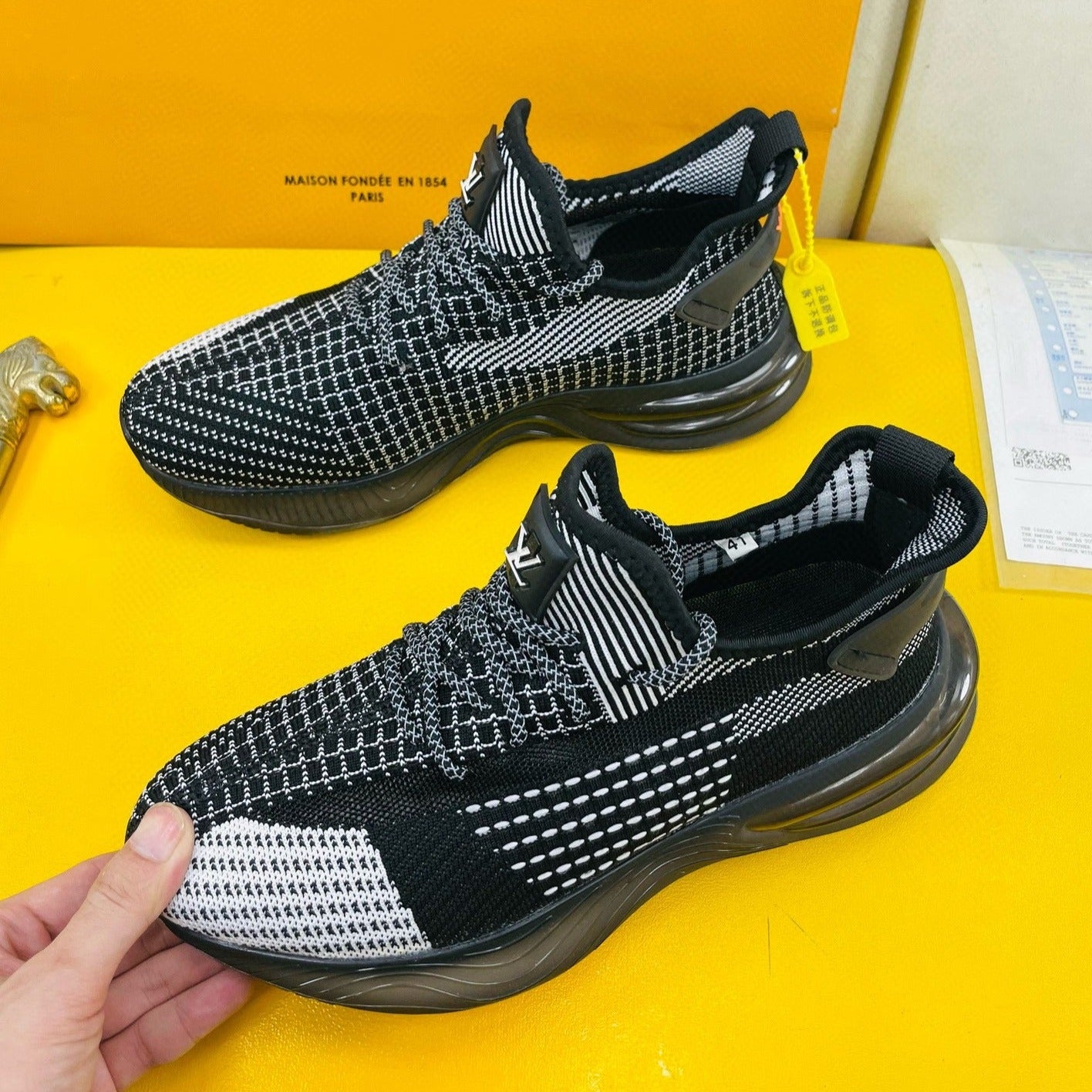 Louis Vuitton SNEAKER IN BLACK BREATHABLE MESH FABRIC