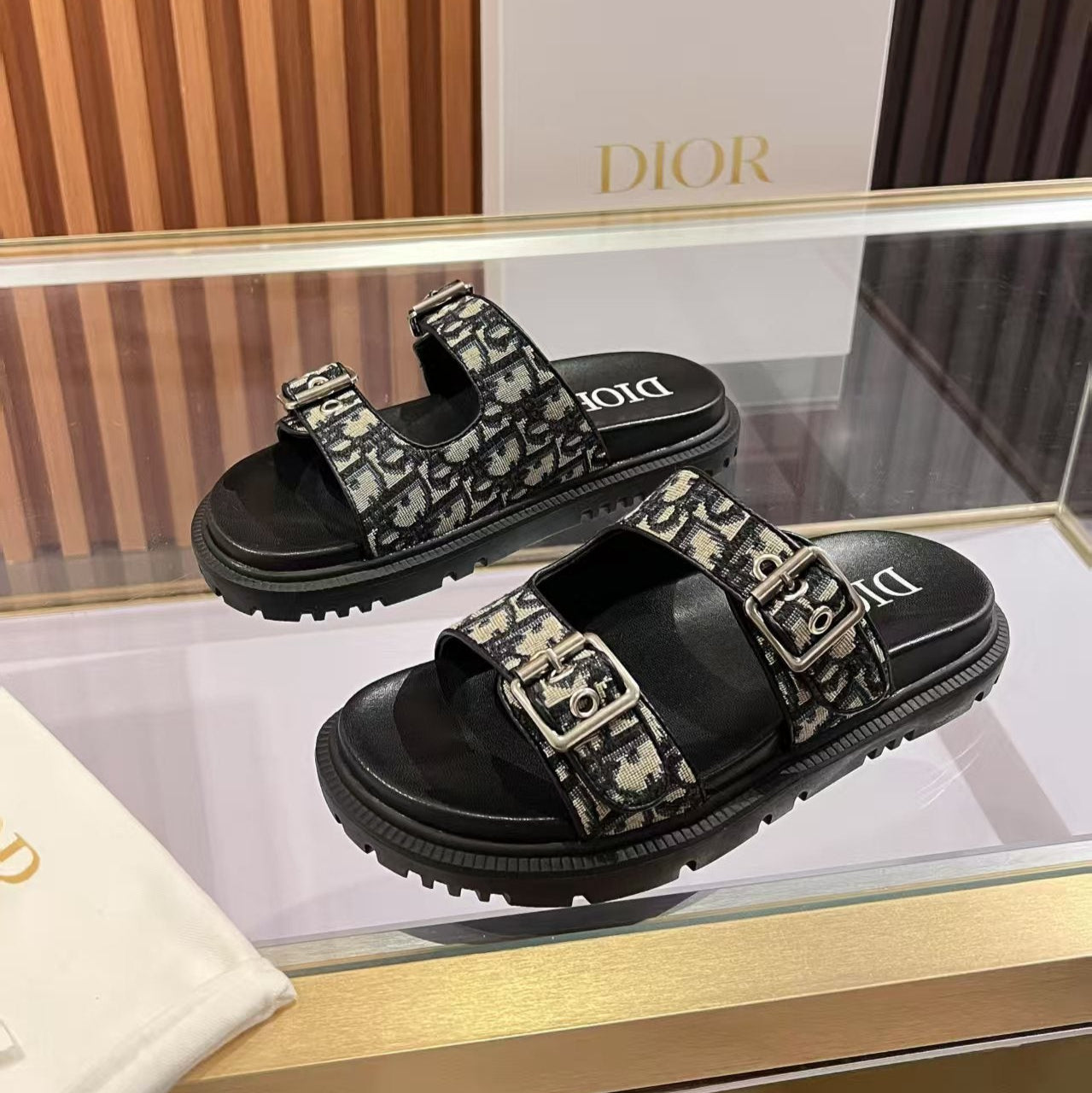 DIOR  DIORact Slide Lambskin and Canvas 242450