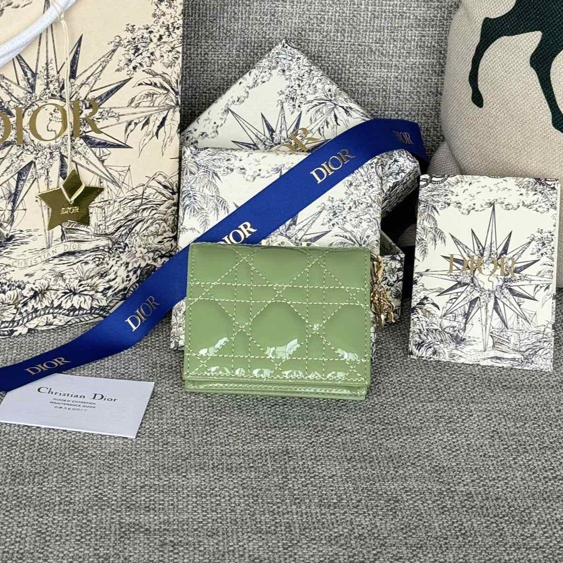 DIOR Caro 11cm Compact Wallet Shiny Green Calfskin