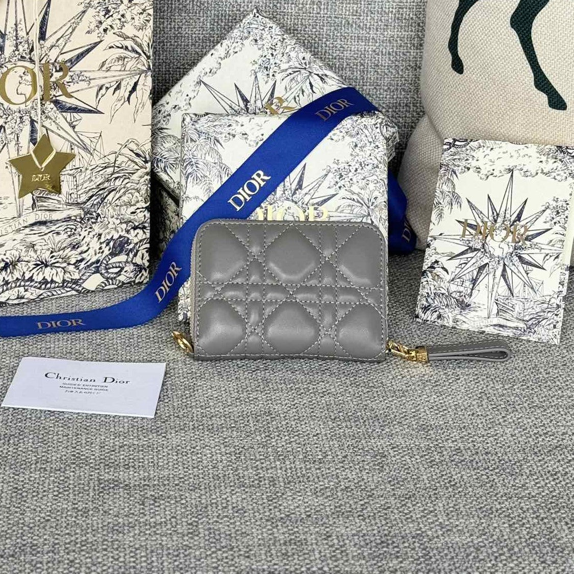 DIOR Logo Caro 11cm Compact Wallet Grey Calfskin