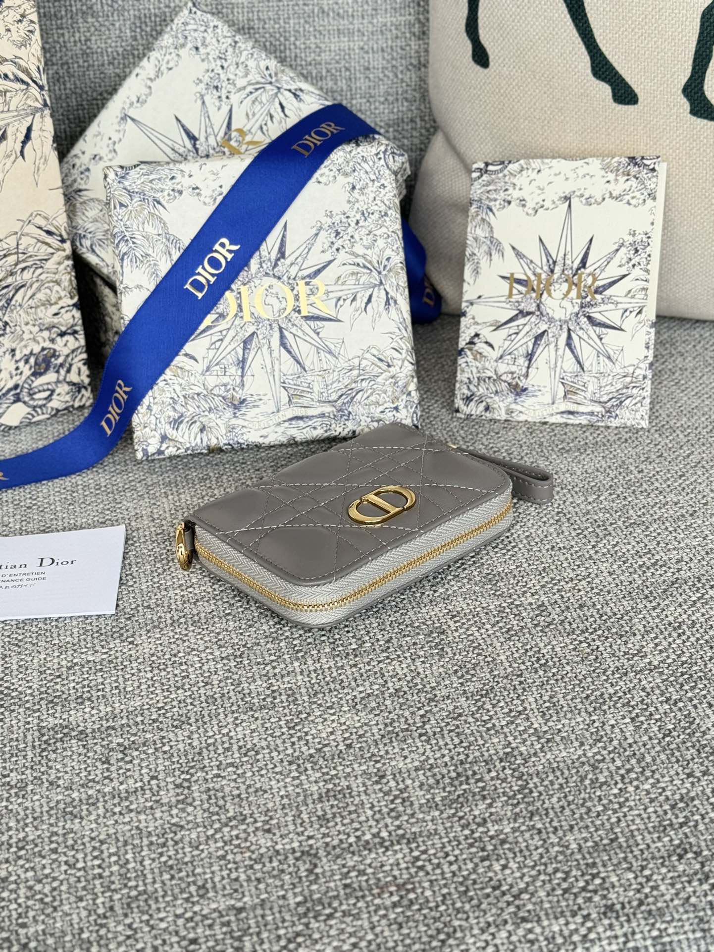 DIOR Logo Caro 11cm Compact Wallet Grey Calfskin