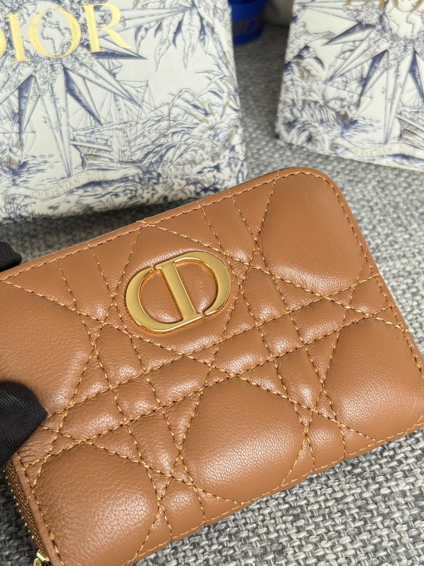 DIOR Logo Caro 11cm Compact Wallet Gold Calfskin