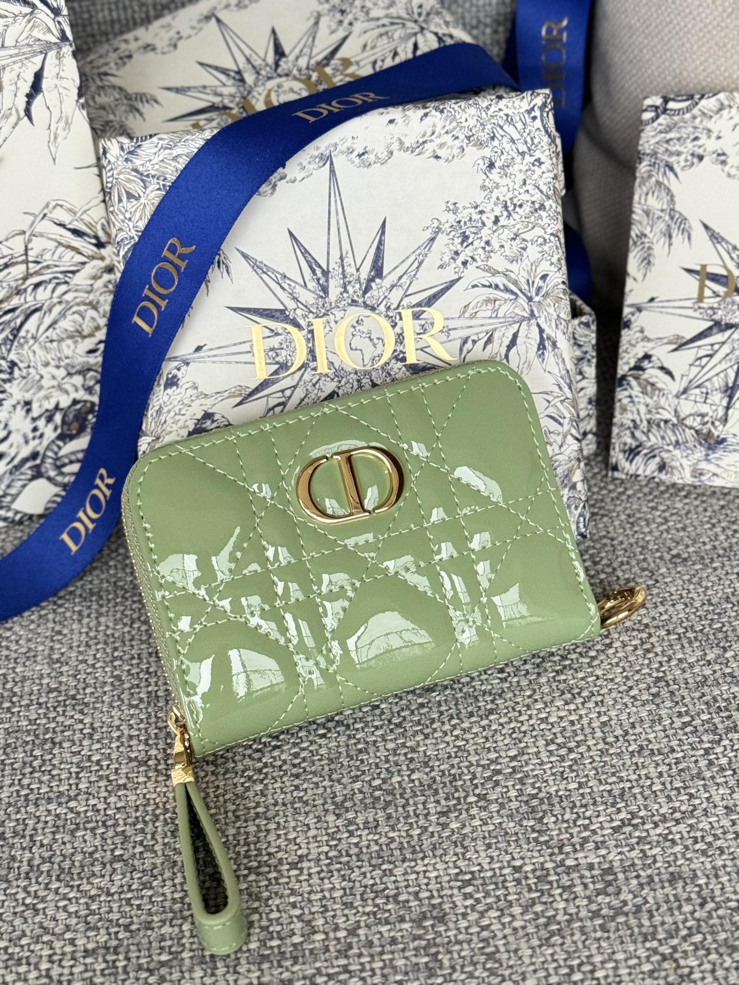 DIOR Logo Caro 11cm Compact Wallet Shiny Green Calfskin