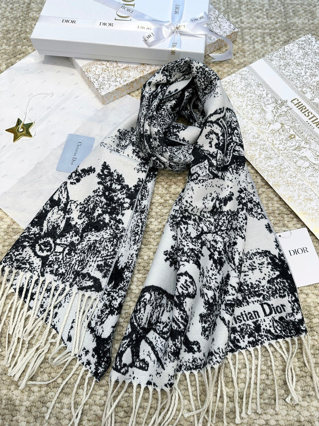 DIOR SCARF 220 CM IN BLACK MIX WHITE MONOGRAM CASHMERE AND WOOL 413658