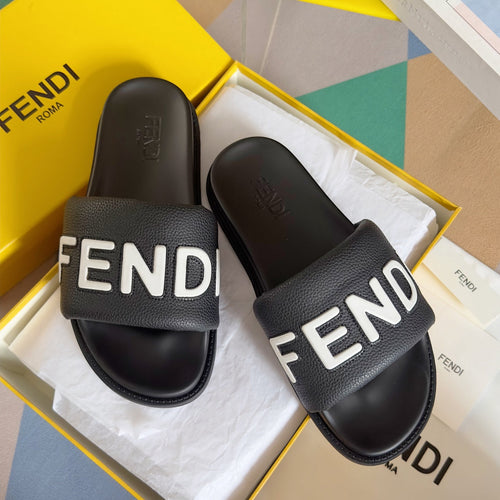 FENDI FENDI ROMA SLIDE IN BLACK GRAINED CALFSKIN WITH WHITE LOGO