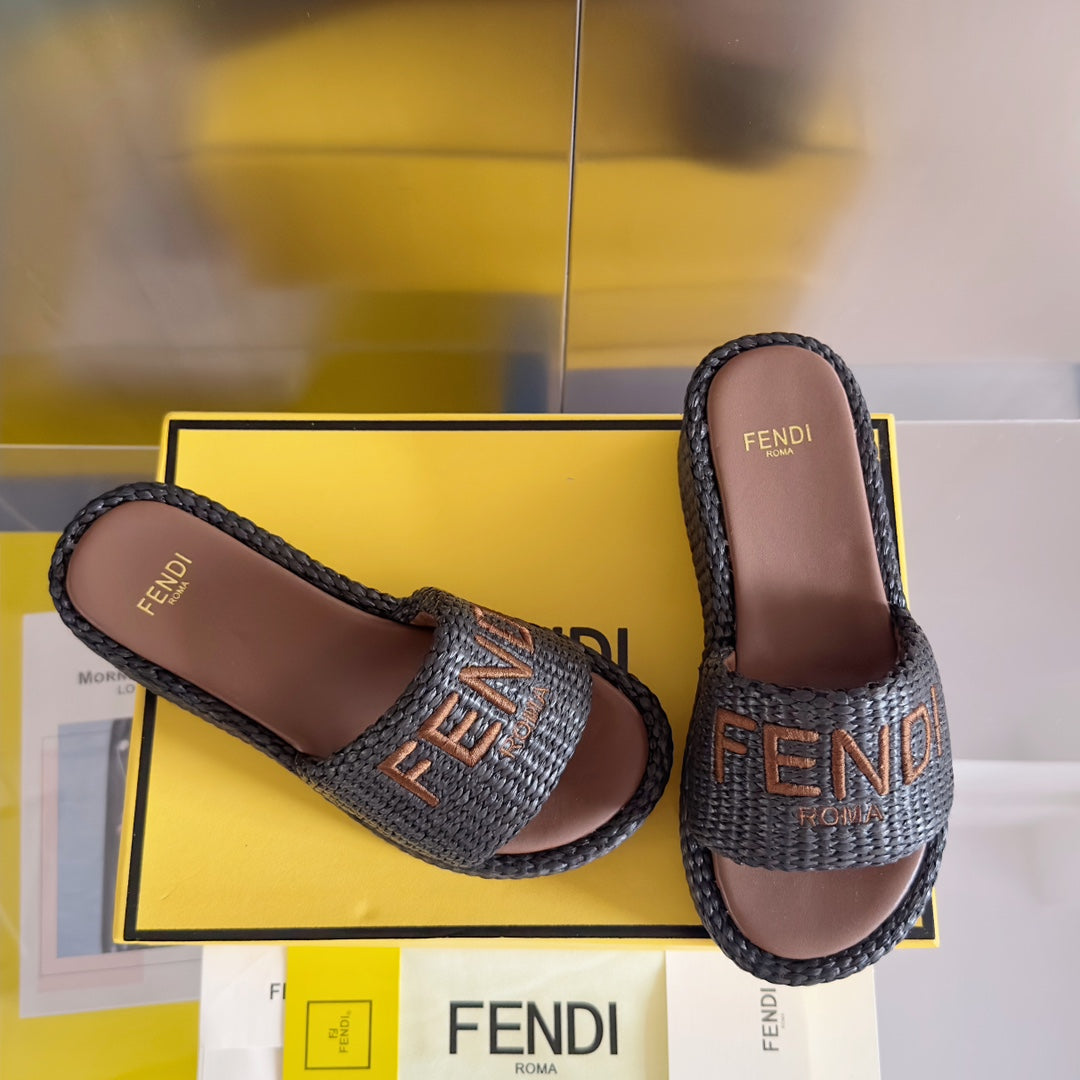 FENDI FENDI PLATFORM WEDGES IN BLACK MIX CHOCOLATE BROWN RAFFIA