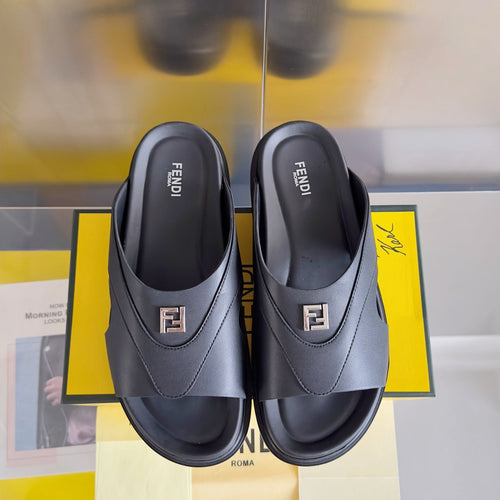 FENDI FENDI DIAGONAL ONE-STRAP SLIDE IN BLACK CALFSKIN AND RUBBER
