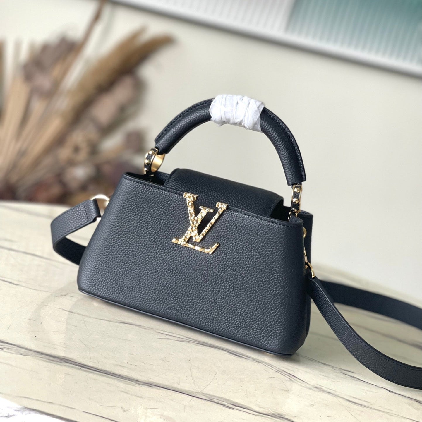 Louis Vuitton CAPUCINES EAST-WEST MINI 22 IN BLACK CALFSKIN GOLD HARDWARE