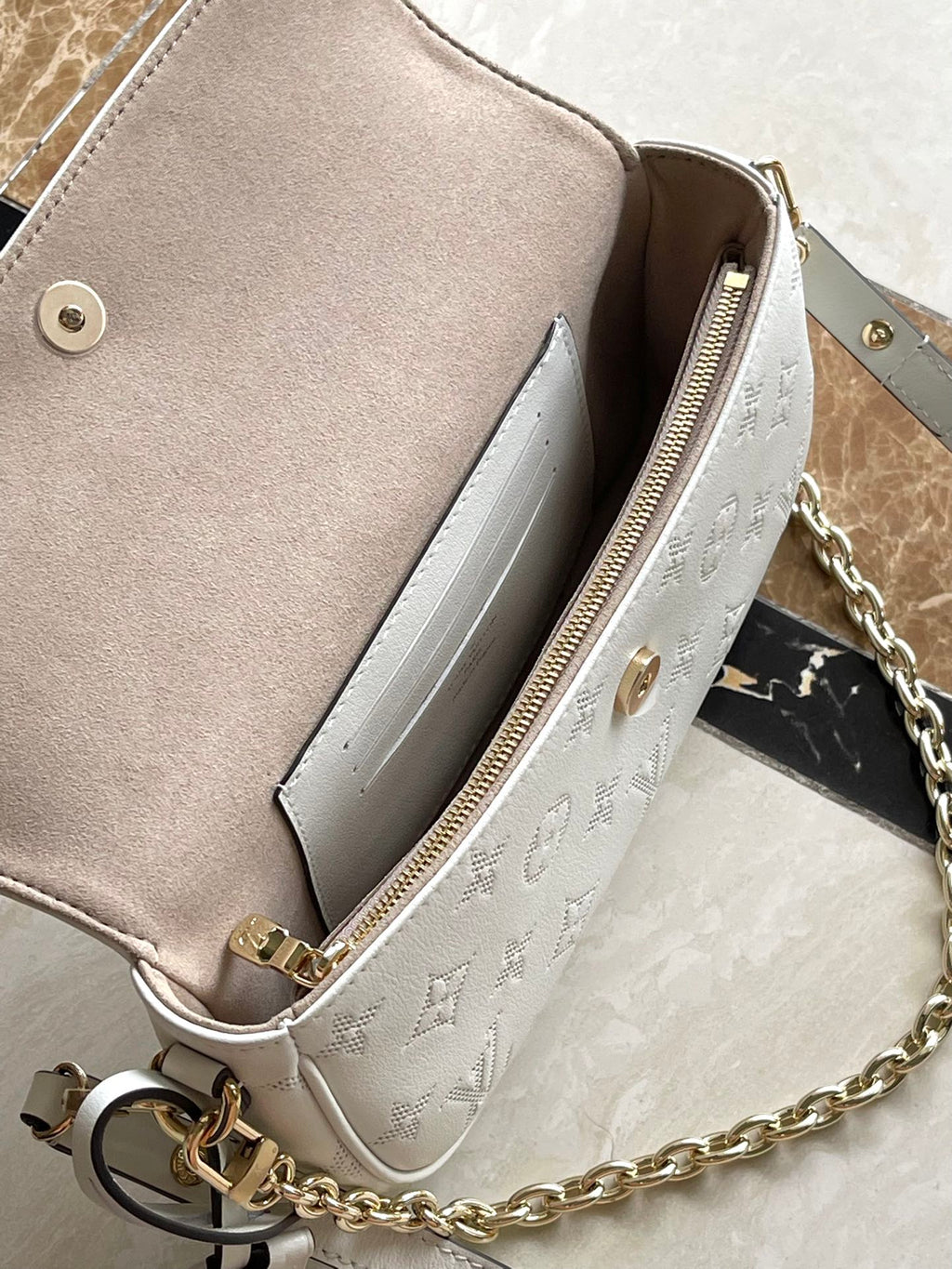 Louis Vuitton WALLET ON CHAIN IVY 23 IN WHITE MONOGRAM PERFORATED CALFSKIN GOLD HARDWARE