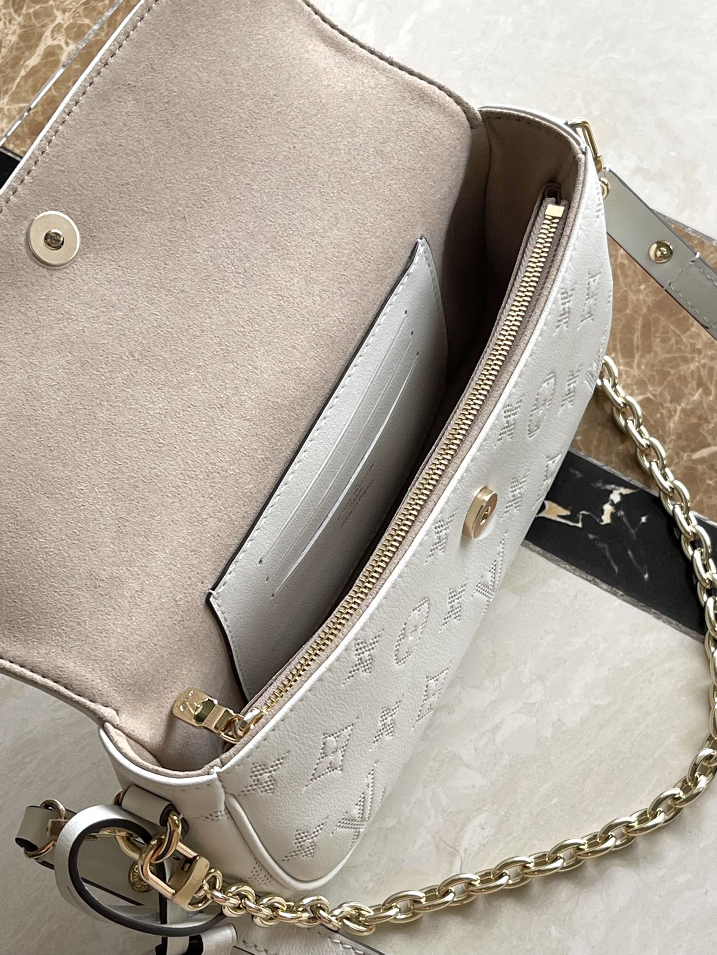 Louis Vuitton WALLET ON CHAIN IVY 23 IN WHITE MONOGRAM PERFORATED CALFSKIN GOLD HARDWARE