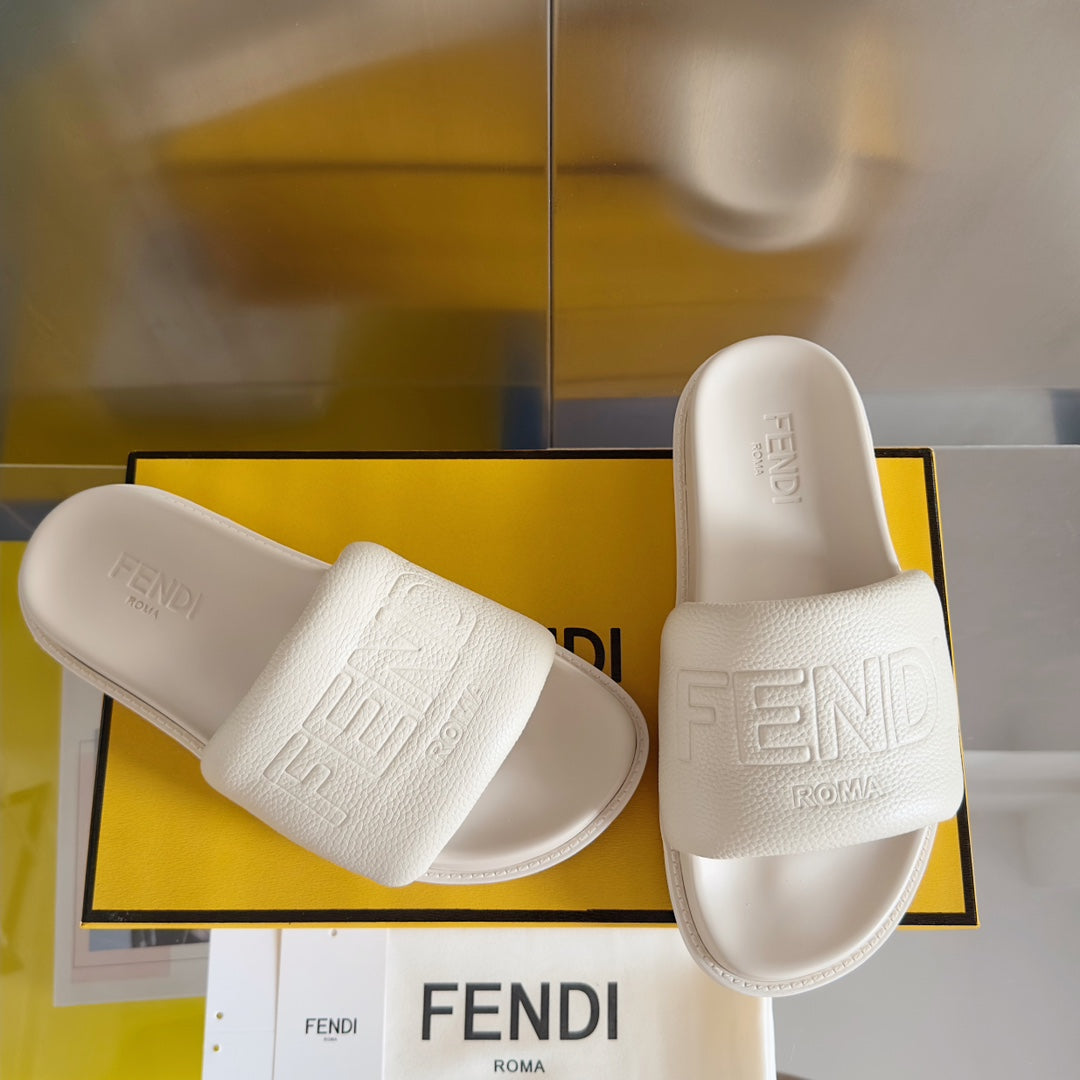FENDI FENDI ROMA SLIDES IN WHITE  FUSSBETT LAMBSKIN
