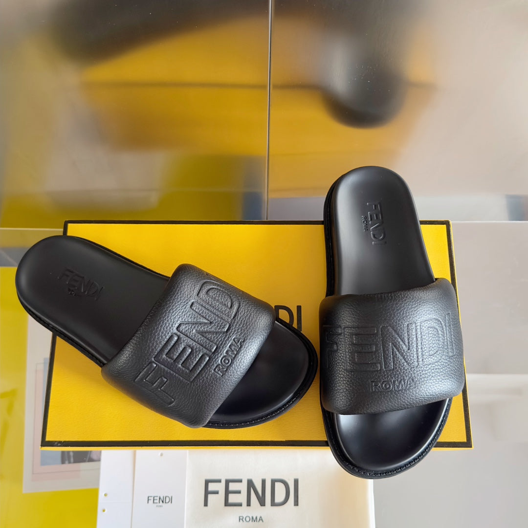 FENDI FENDI ROMA SLIDES IN BLACK  FUSSBETT LAMBSKIN