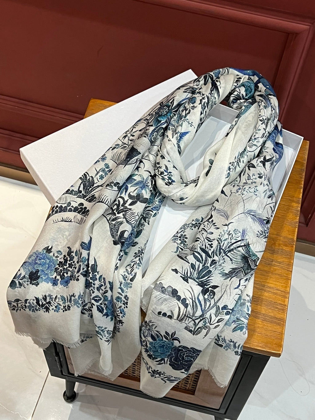 DIOR SCARF 200 CM IN WHITE MIX BLUE CASHMERE 413825