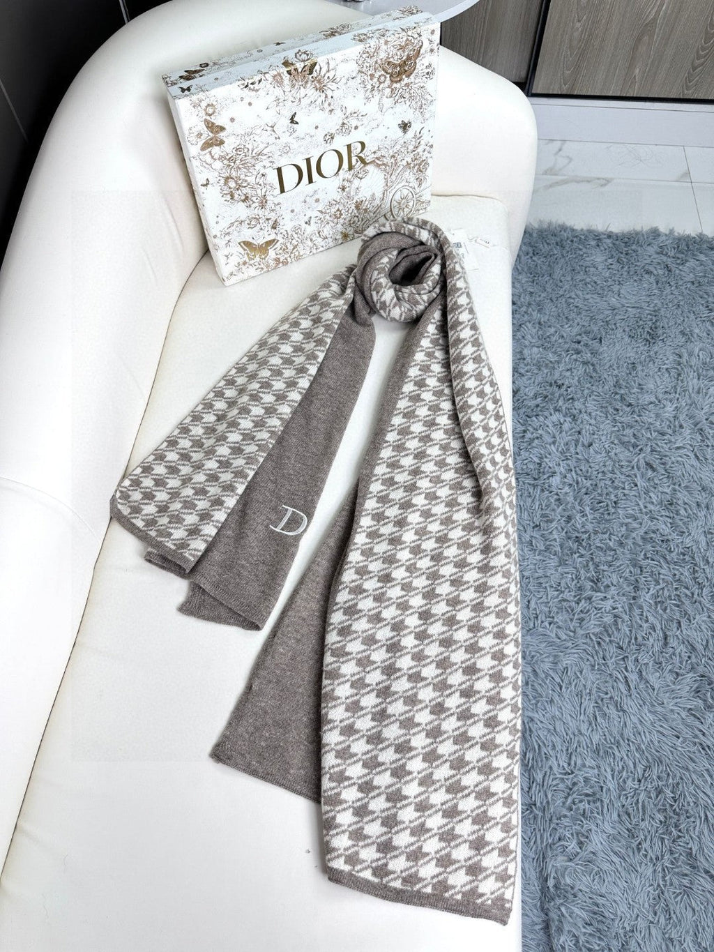 DIOR SCARF 190 CM IN KHAKI BEIGE MIX WHITE CARO CASHMERE 388125