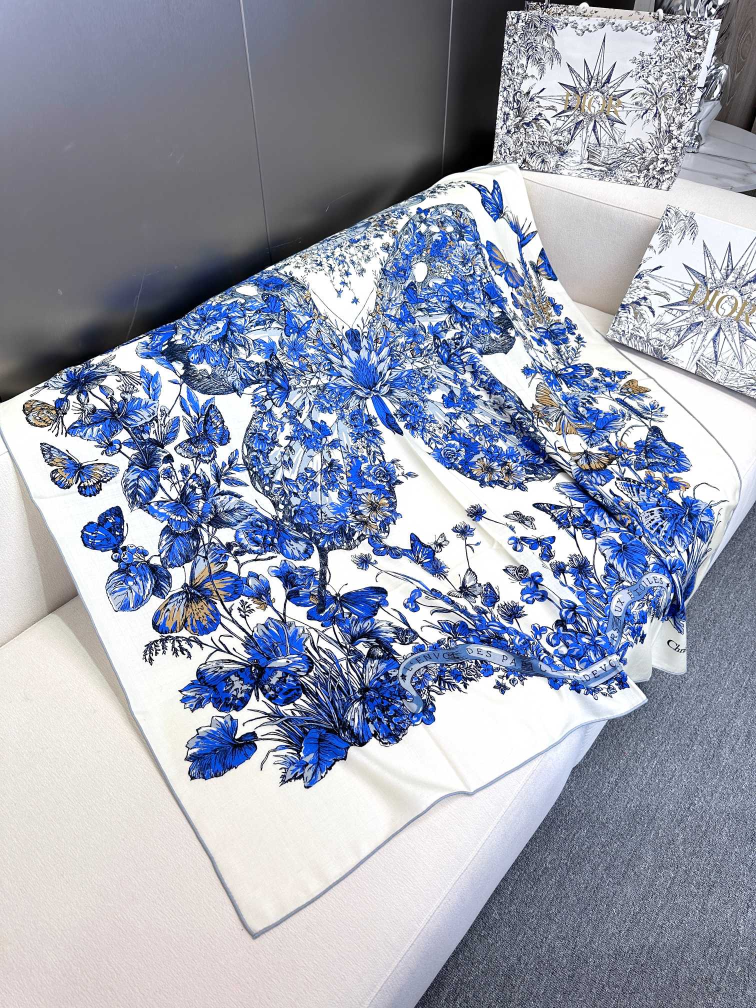 DIOR SQUARE SCARF 140 CM IN WHITE MIX COBALT BLUE CASHMERE AND SILK 390940