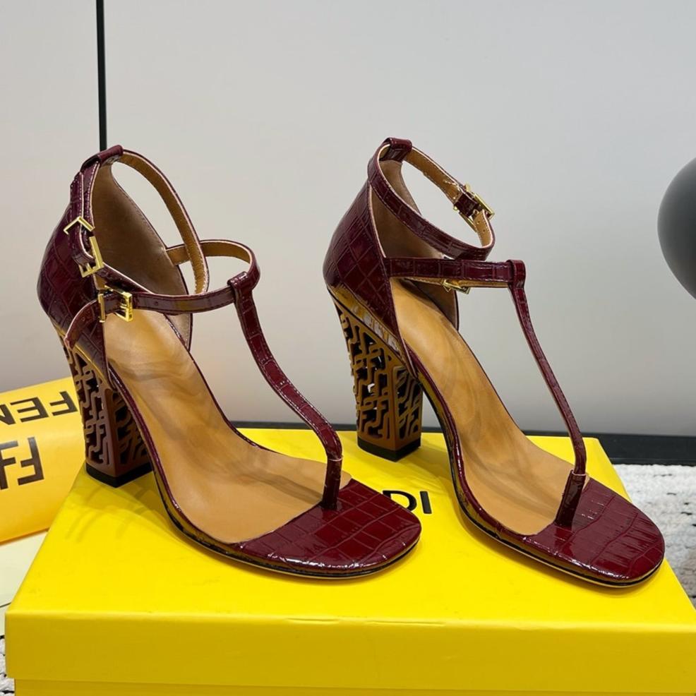 FENDI FENDI HIGH-HEELED 10 CM IN SANGRIA RED GLOSSY LAMBSKIN WITH GOLD HARDWARE