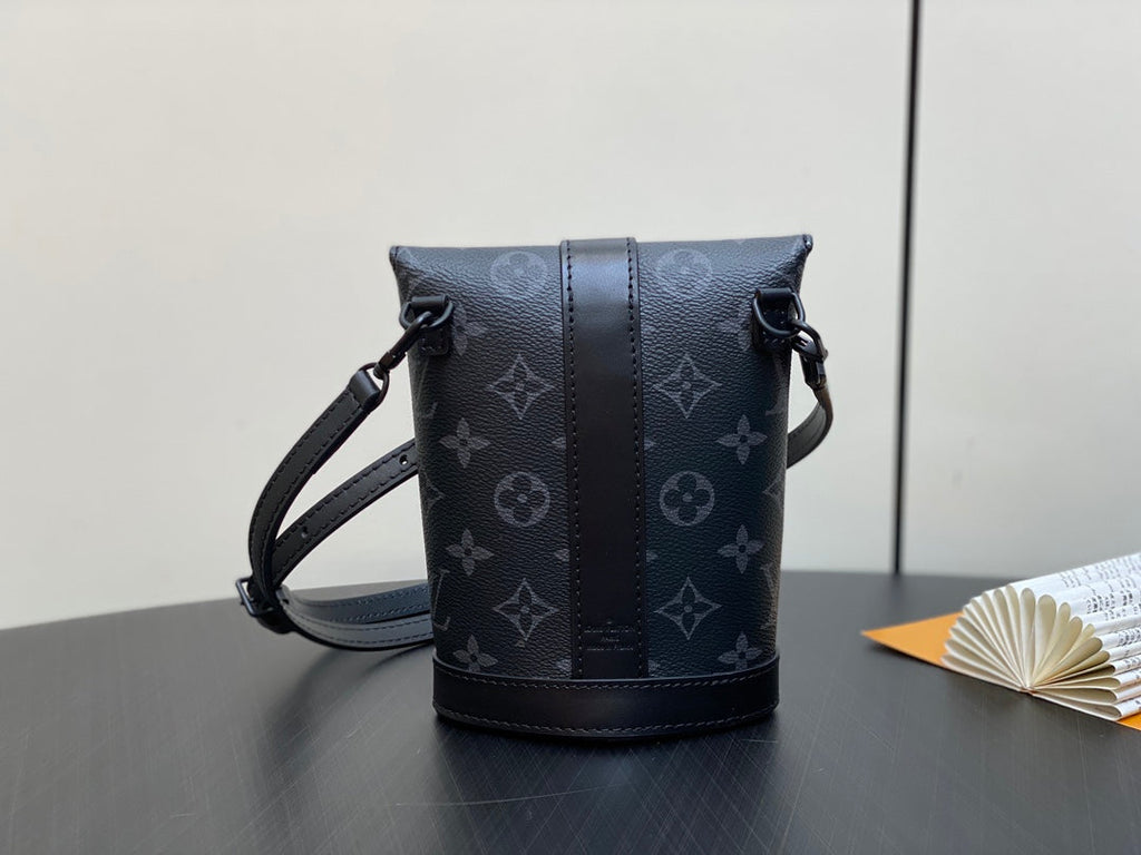 Louis Vuitton ENVELOPE POUCH 18 IN BLACK MONOGRAM ECLIPSE CANVAS