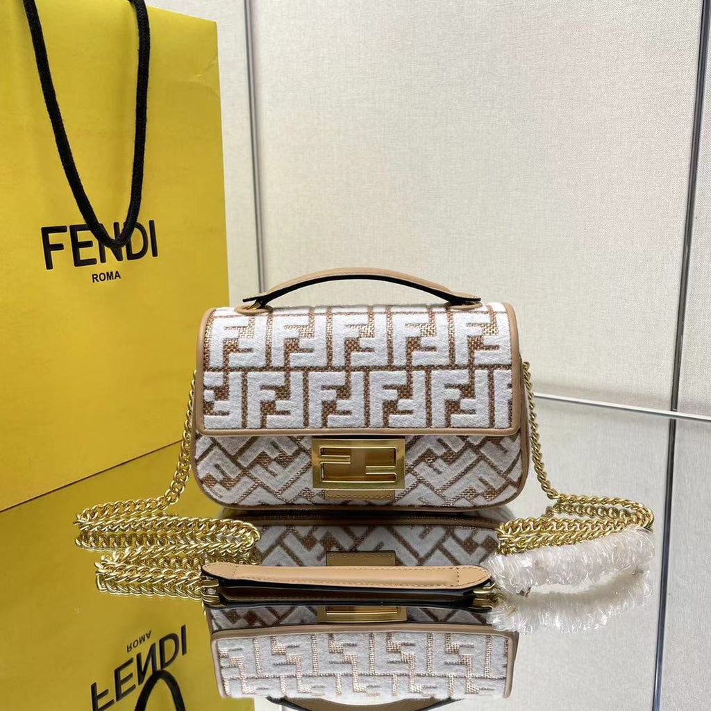 FENDI BAGUETTE 24 IN WHITE WOOL AND CAMEL BROWN RAFFIA CALFSKIN TRIM