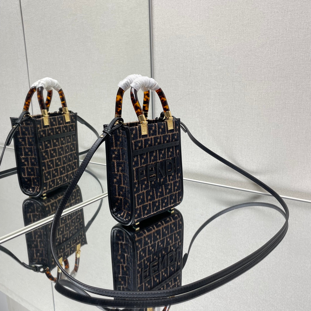 FENDI MINI SUNSHINE 18 IN BROWN RAFFIA AND BLACK WOOL CALFSKIN TRIM