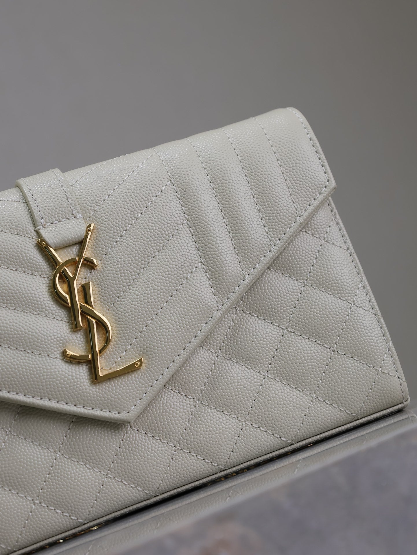 Saint Laurent ENVELOPE CHAIN BAG 22 IN WHITE LAMBSKIN GOLD HARDWARE