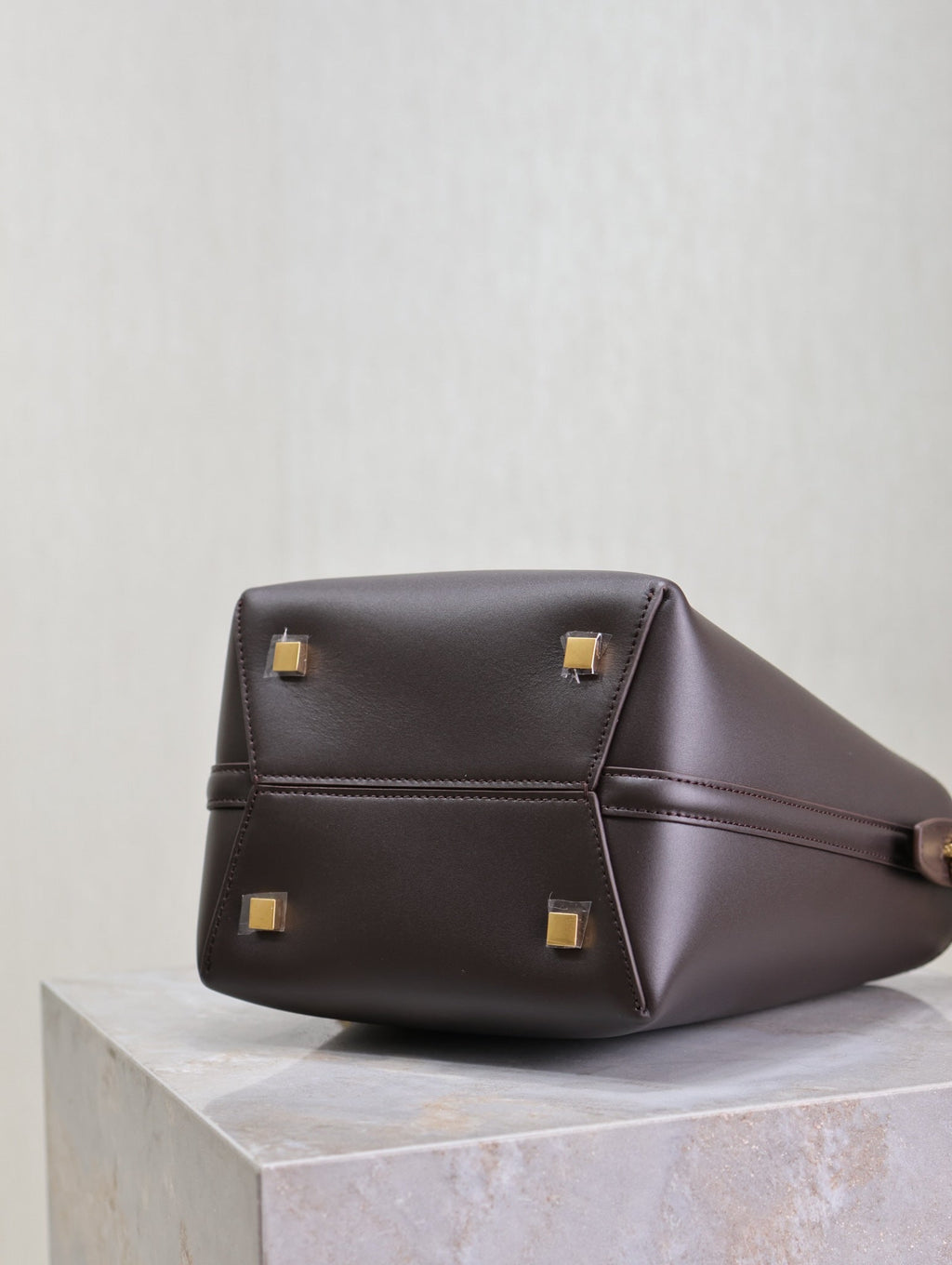 Saint Laurent LE 37 SMALL BUCKET BAG 20 IN BRUNETTE BROWN CALFSKIN GOLD HARDWARE