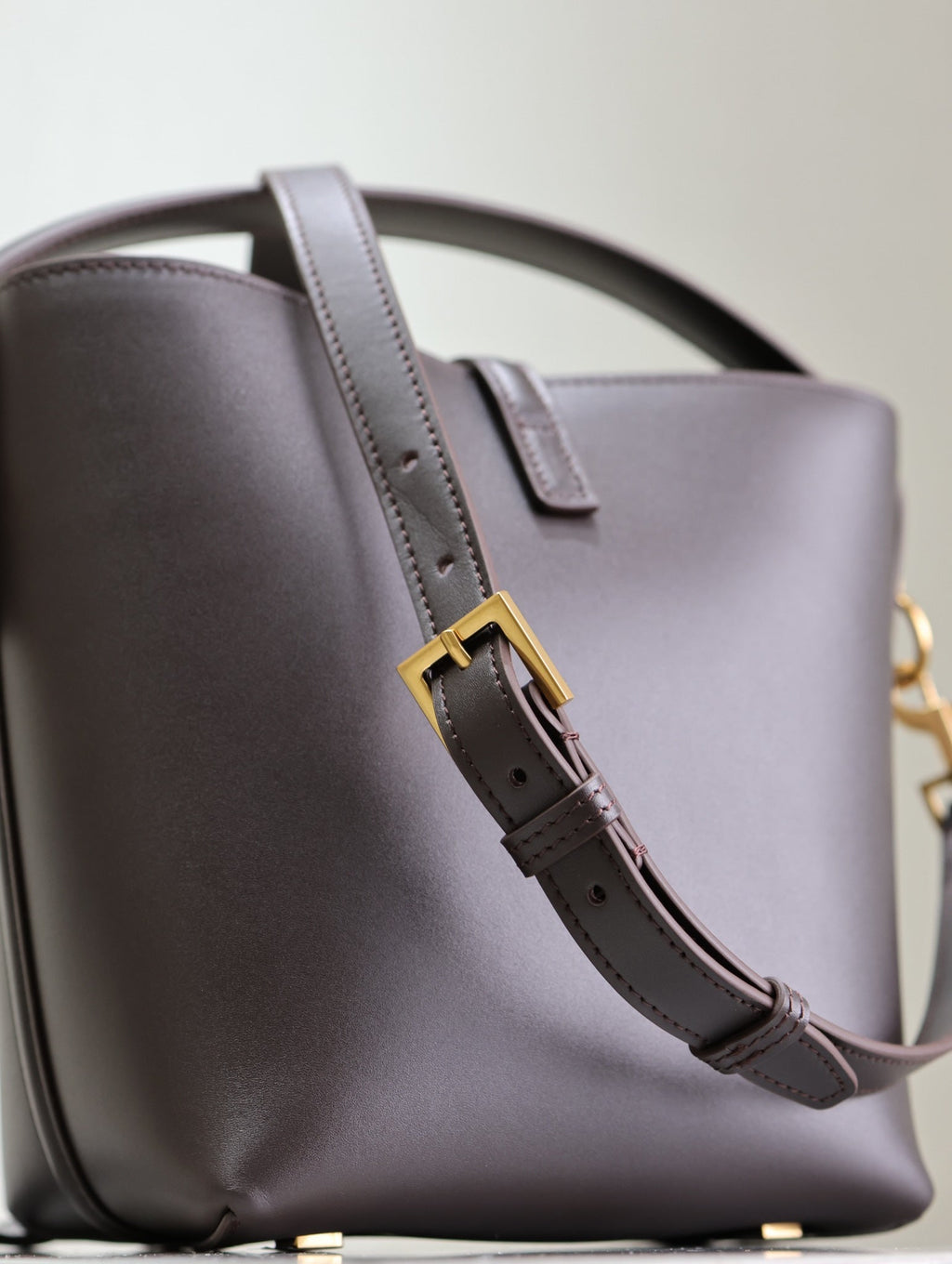 Saint Laurent LE 37 SMALL BUCKET BAG 20 IN BRUNETTE BROWN CALFSKIN GOLD HARDWARE