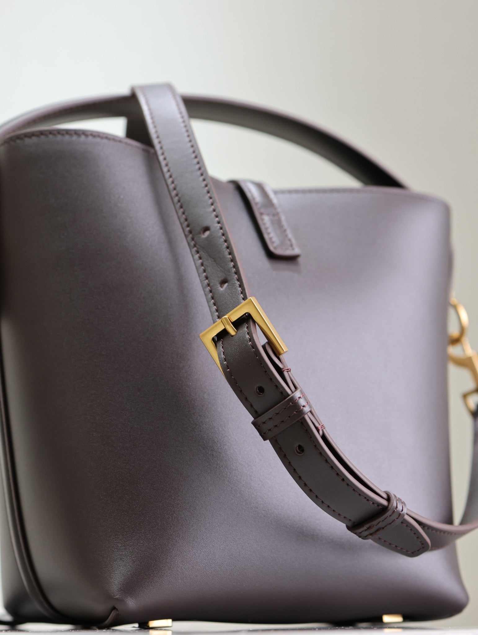 Saint Laurent LE 37 SMALL BUCKET BAG 20 IN BRUNETTE BROWN CALFSKIN GOLD HARDWARE