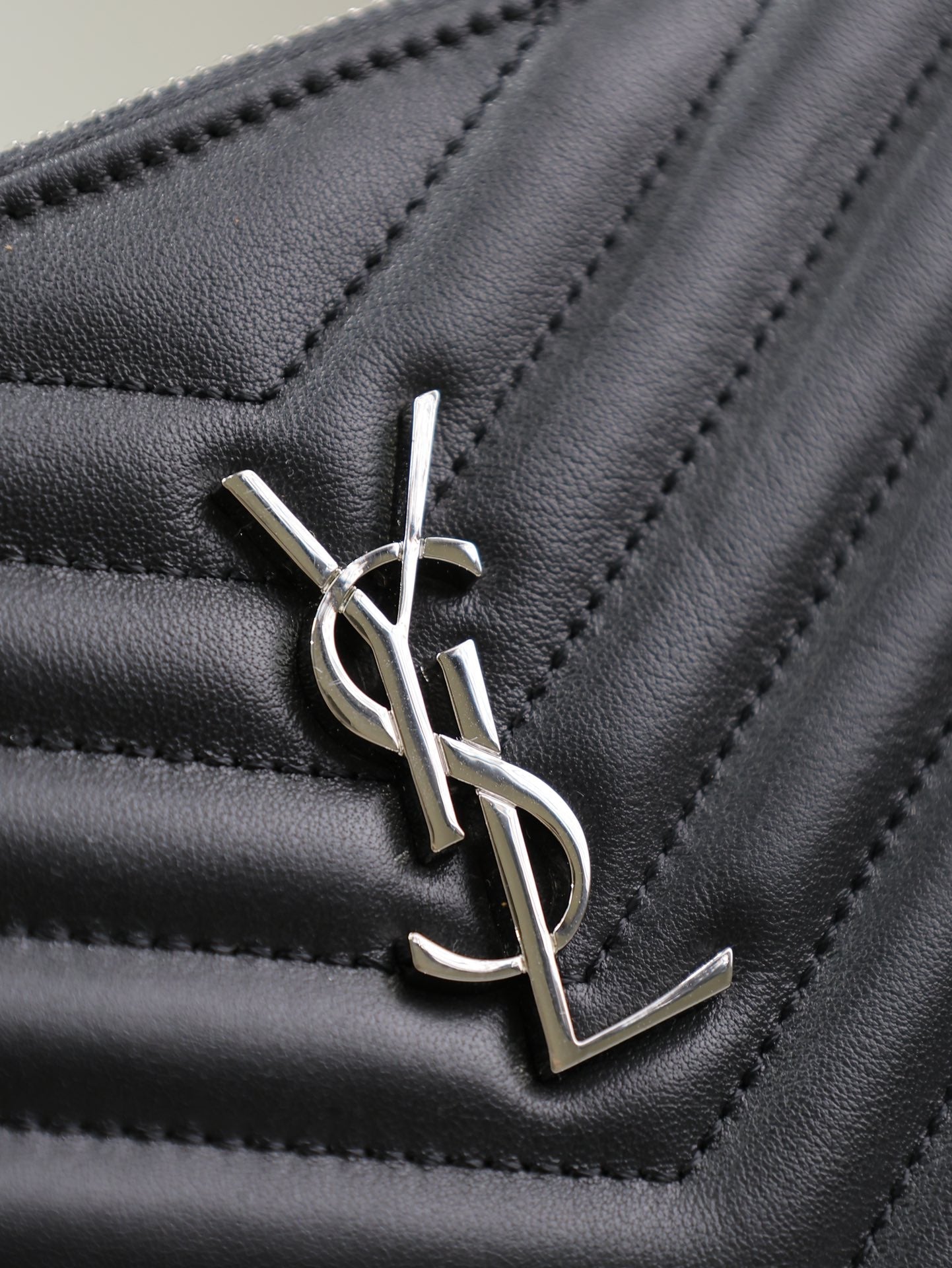 Saint Laurent CLUTCH 30 IN BLACK QUILTED CALFSKIN SILVER BUCKLE