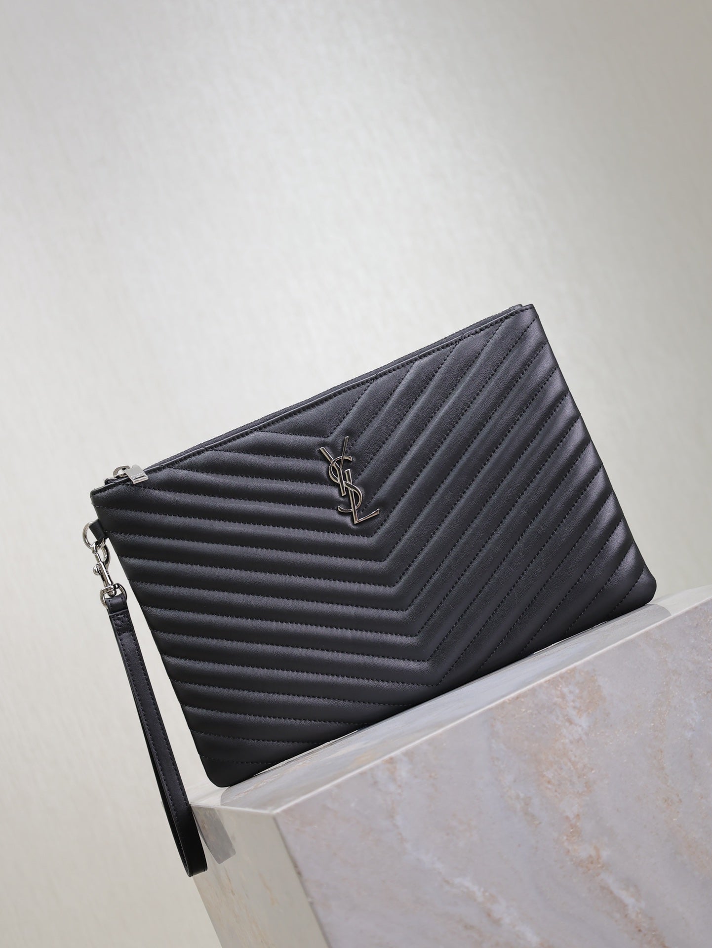 Saint Laurent CLUTCH 30 IN BLACK QUILTED CALFSKIN SILVER BUCKLE
