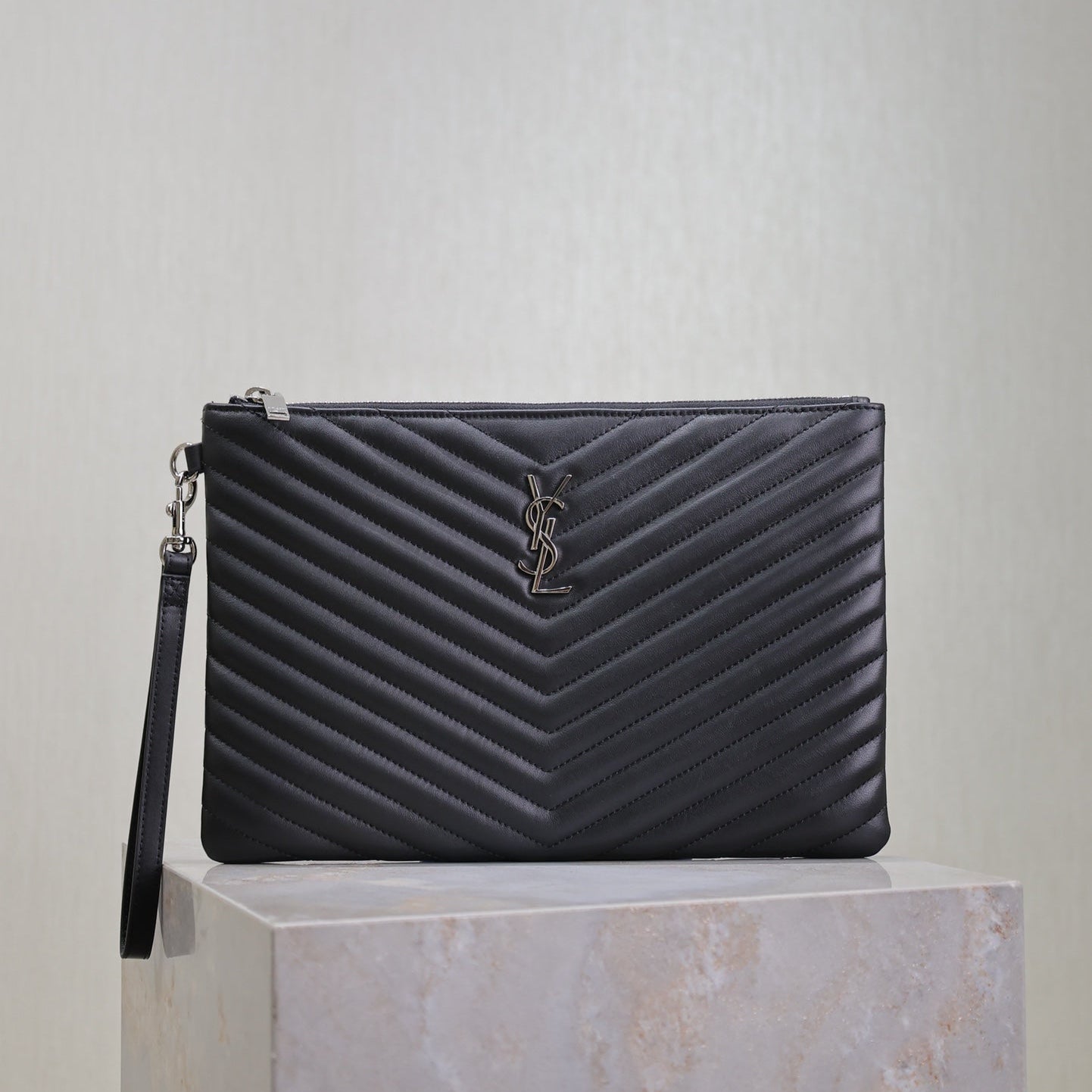 Saint Laurent CLUTCH 30 IN BLACK QUILTED CALFSKIN SILVER BUCKLE