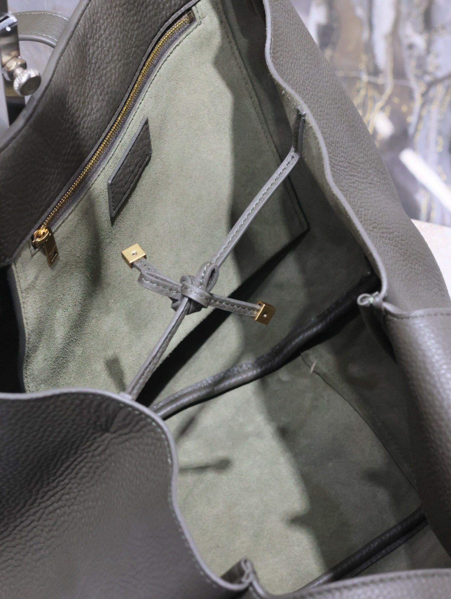 Saint Laurent LE 5 À 7 BEA TOTE BAG 50 IN KHAKI GREEN LAMBSKIN COPPER LOGO