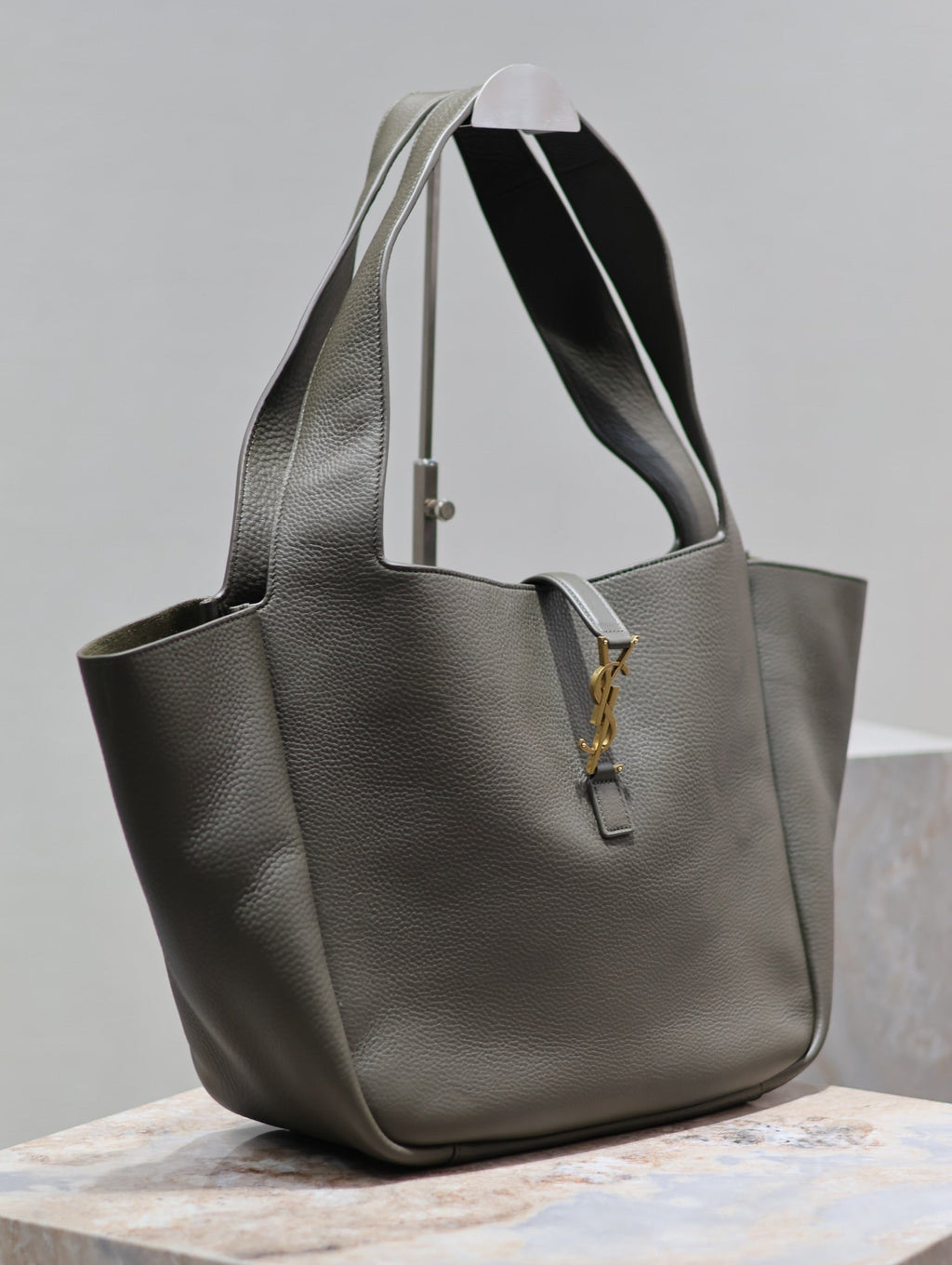 Saint Laurent LE 5 À 7 BEA TOTE BAG 50 IN KHAKI GREEN LAMBSKIN COPPER LOGO