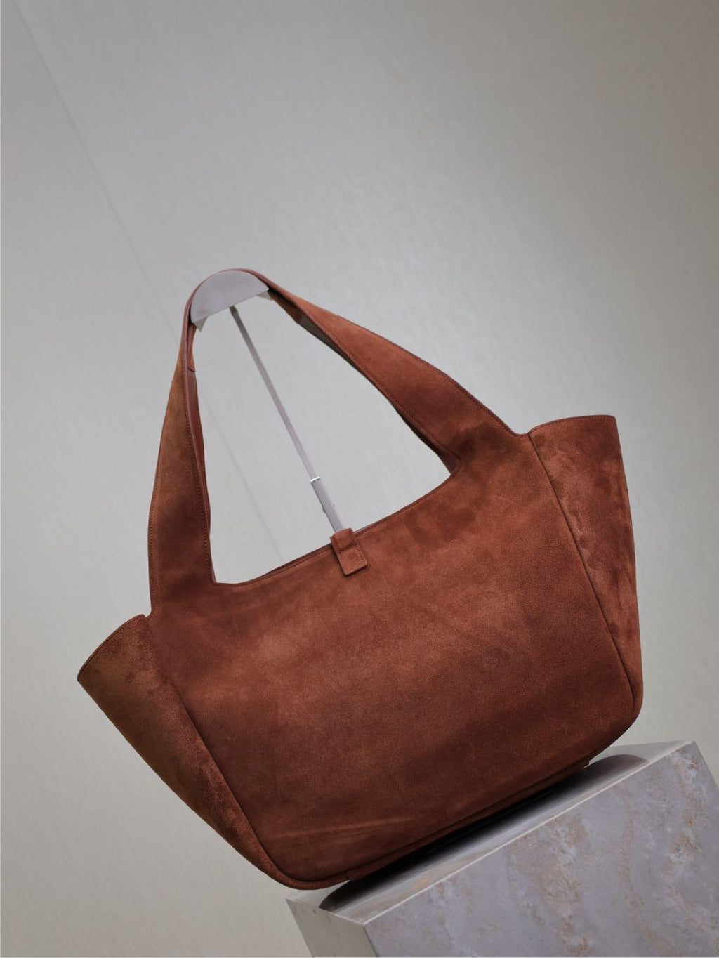 Saint Laurent LE 5 À 7 BEA TOTE BAG 50 IN RED BROWN SUEDE GOLD LOGO