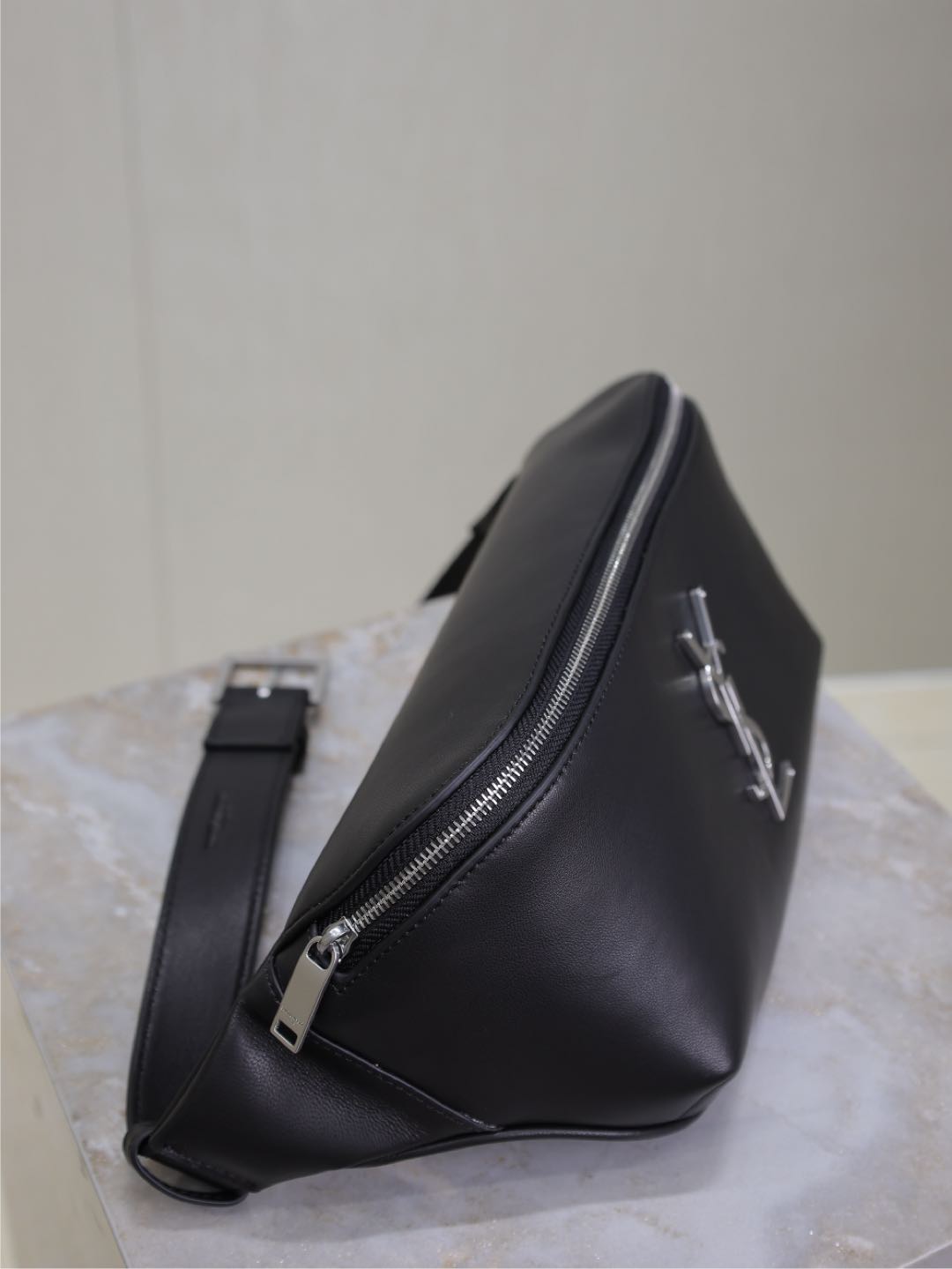 Saint Laurent CLASSIC CROSSBODY BAG 25 IN BLACK LAMBSKIN SILVER LOGO