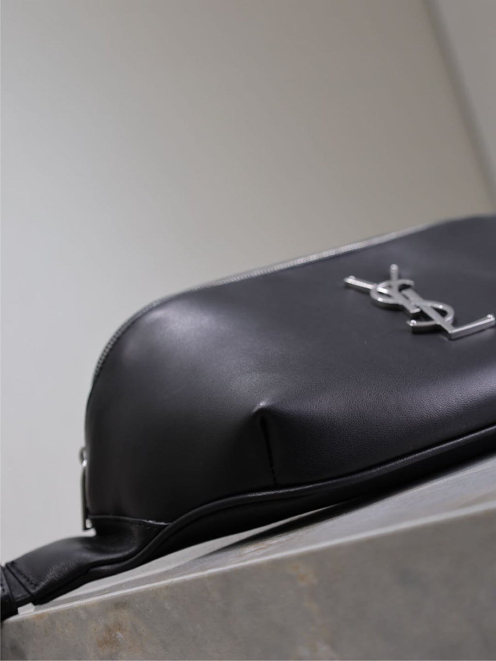 Saint Laurent CLASSIC CROSSBODY BAG 25 IN BLACK LAMBSKIN SILVER LOGO