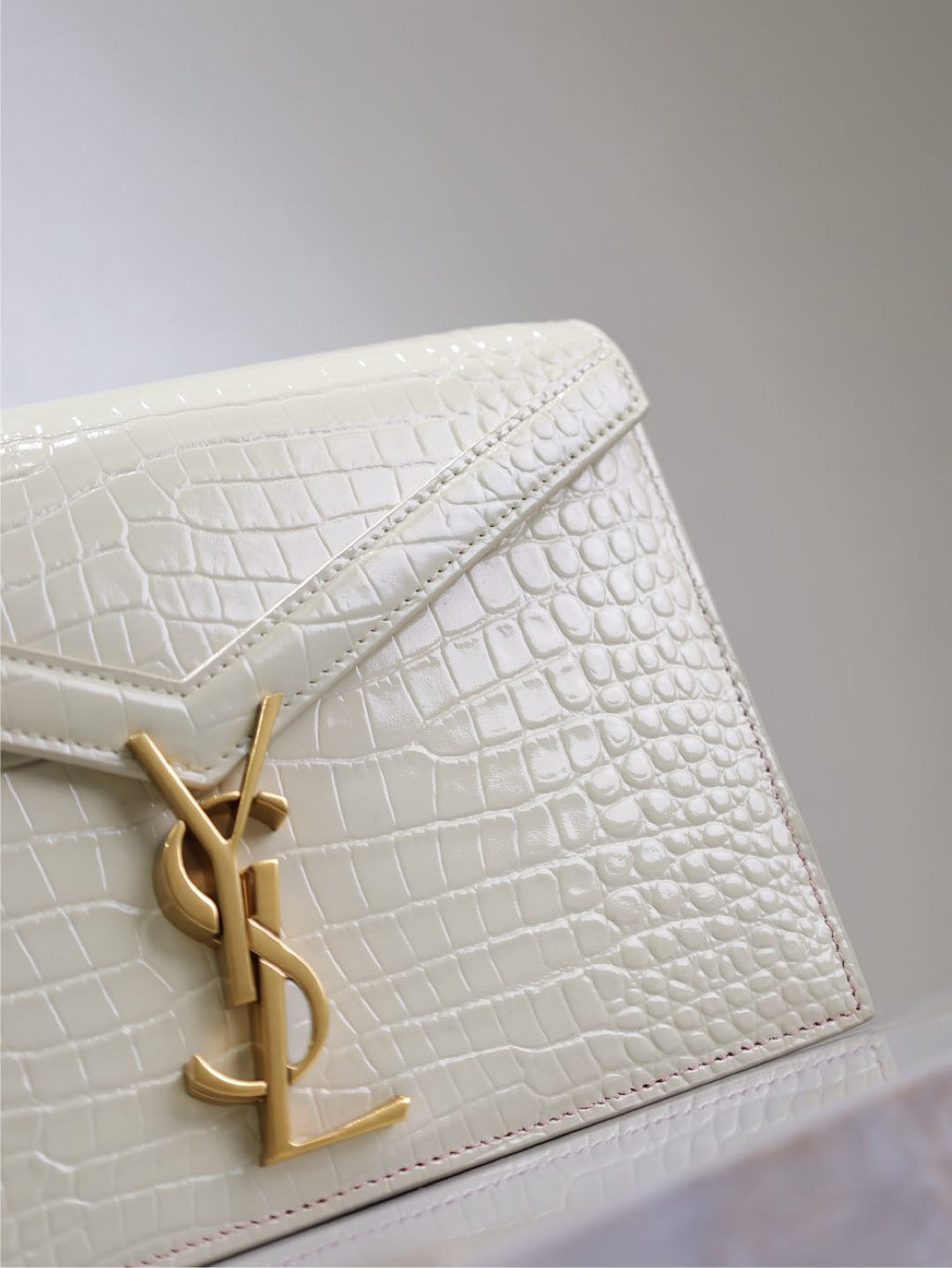 Saint Laurent CASSANDRA CHAIN BAG 22 IN WHITE CROCODILE PATTERN CALFSKIN GOLD HARDWARE