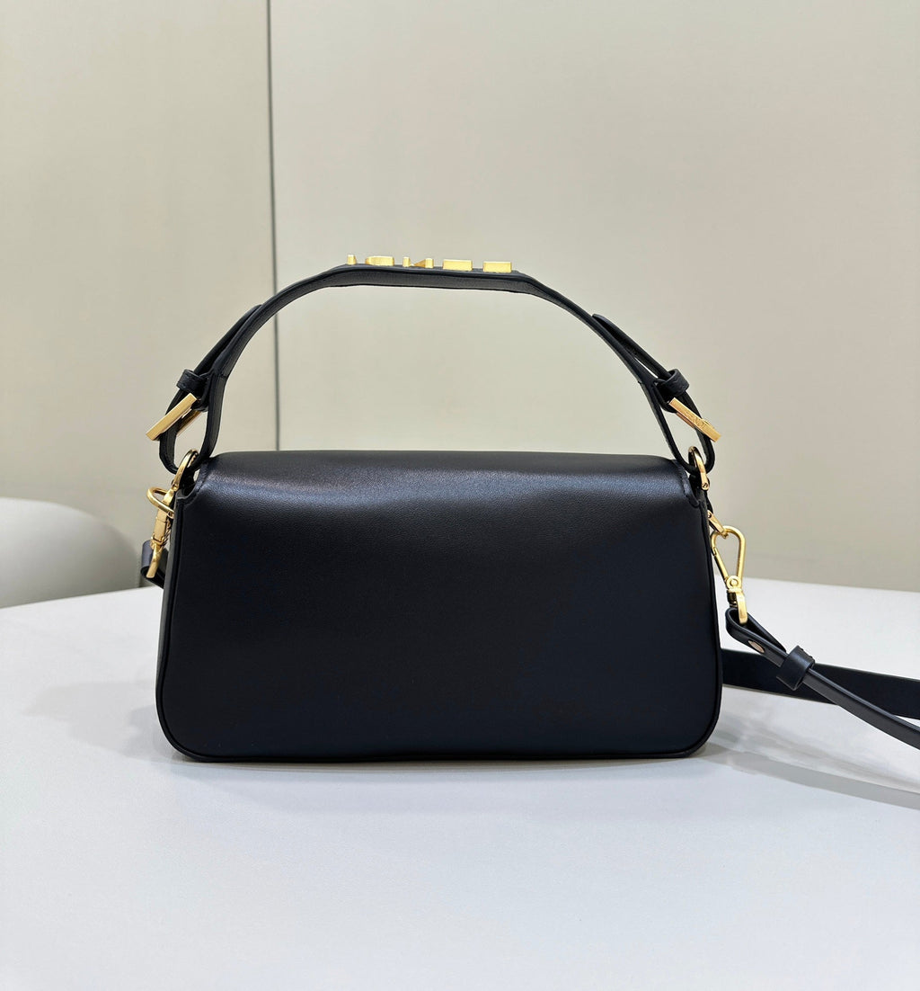 FENDI BAGUETTE 27 IN BLACK SMOOTH CALFSKIN GOLD HARDWARE