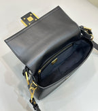 FENDI BAGUETTE 27 IN BLACK SMOOTH CALFSKIN GOLD HARDWARE