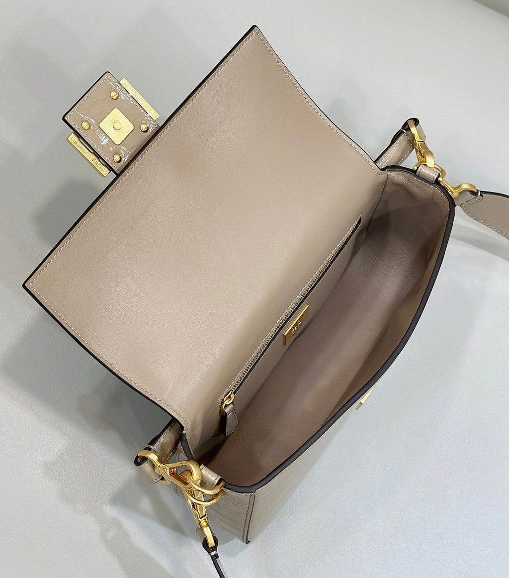 FENDI FENDI BAGUETTE 27 BAG IN SAND BEIGE CALFSKIN WITH GOLD HARDWARE
